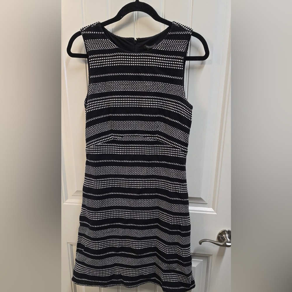Ann Taylor Black & White Textured Knit Dress Size 6 Sleeveless Lined